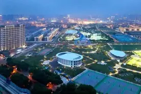 走！去城市公园感受夏夜之美图片