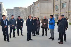 库尔勒组织民营企业家观摩调研助力经济高质量发展图片