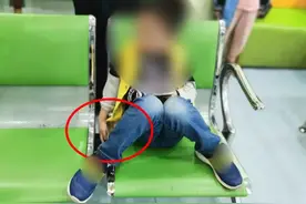 这种椅子也会“咬人”！佛山已有小孩中招，家长务必注意图片