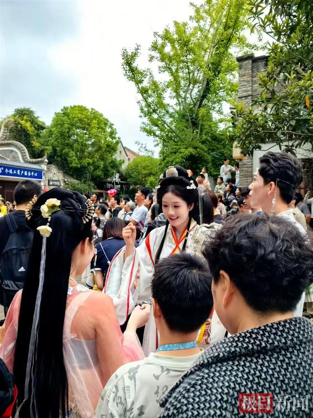 中秋遇上国庆：解锁千年小城的假日新玩法