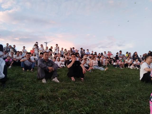 且听风箫  歌落草海｜松桃村晚进黔东草海天际音乐会奏响