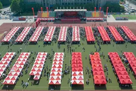2万个岗位！2025年河南省退役大学生士兵就业专场双选会在郑州科技学院“招兵”图片
