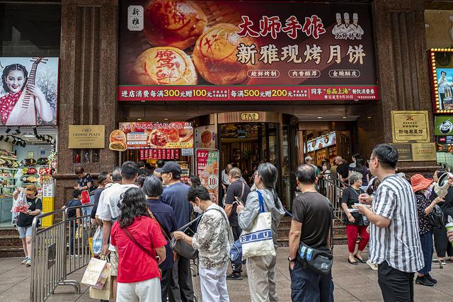 城事｜中秋未至月饼先“战” ，新老玩家激斗百亿市场