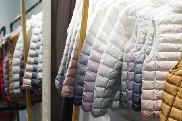 退伍老兵爆改平湖羽绒服：请杨超越代言，在拼多多年销八千万