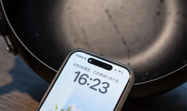 家里的铁锅一洗就生锈了，还能继续用吗？