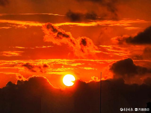 暴雨过后，夕阳绘就绝美画卷