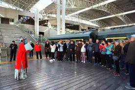河南中原铁道旅游集团开行戏曲特色旅游专列图片