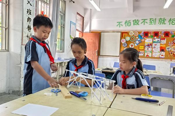 “鑫利华杯”西乡塘区青少年科技运动会成功举办