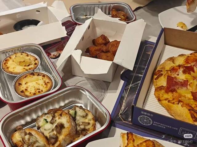 想要堂食却发现外卖便宜一半？他们抱着外卖餐盒店里吃！商家“欲哭无泪”，有的干脆下禁令