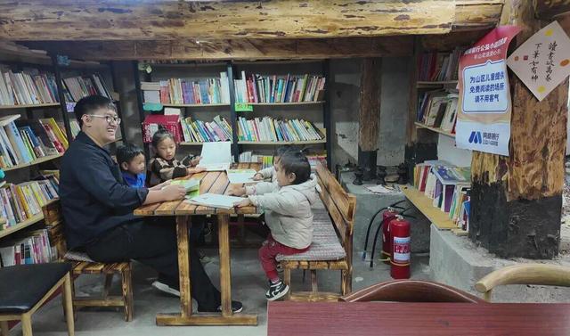 解锁云南阅读新地标丨怒江“半山花语”爱心书屋：让书香在峡谷山乡绵延
