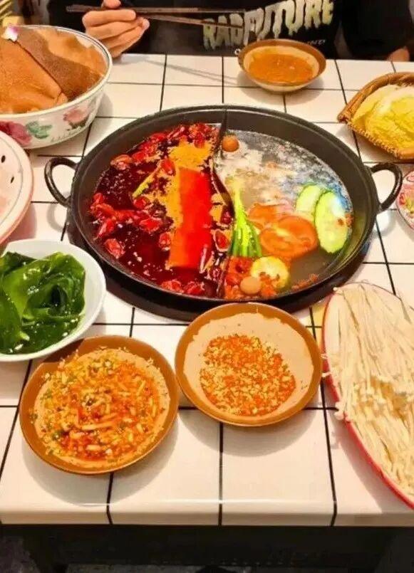 把冬天调成暖色系！松山湖落羽杉红了，温泉冒泡了，火锅沸腾了～