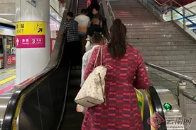 不再提倡电梯“左行右立”？ 来看大家怎么说图片