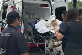 周杰伦演唱会开场前，铁粉场外突然临盆，网友：不愧是真爱粉……图片