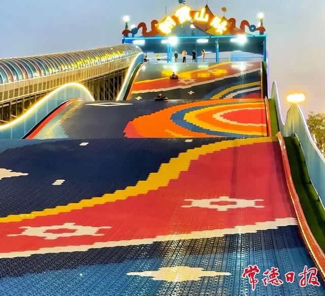 来柳叶湖畔游乐场 给你不一样的“夜体验”
