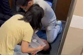 生死时速！高铁列车晚点，但483名乘客却热烈鼓掌……图片
