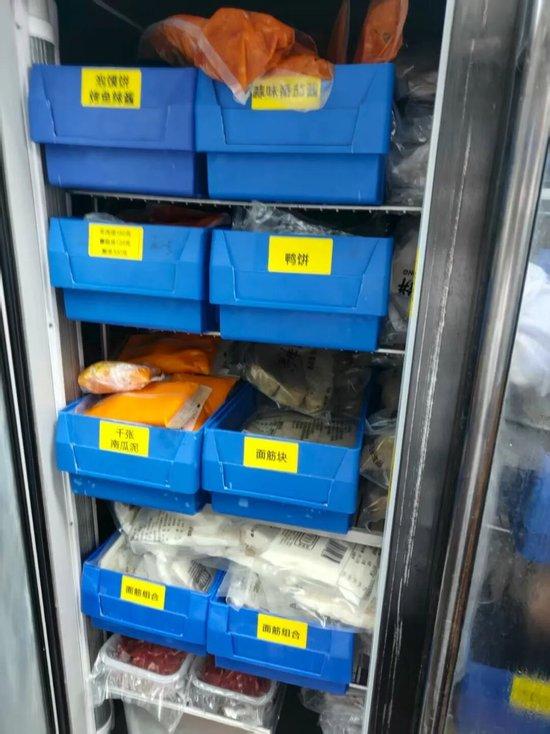 西贝下架“罗永浩套餐”，停止开放后厨参观！记者实探上海一门店：个别用餐者情绪激动！