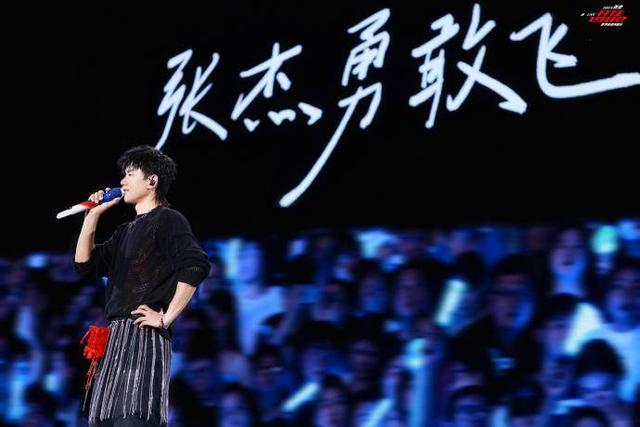 张杰演唱会南京站热力开唱，他还打卡了刚开的南京越剧博物馆