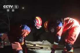 这些温暖瞬间化为战胜灾难的力量图片