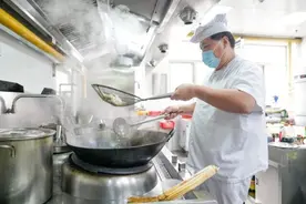 炒菜时这7个“坏”习惯损害健康，很多家庭都有，快自查！图片