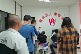 “互助献血”实属无奈，缓解血源紧张还是要靠发动社会图片