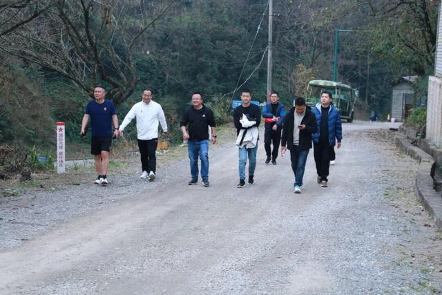 晴隆县检察院开展“重走抗战生命线，铭记历史守初心”爱国主义主题徒步活动