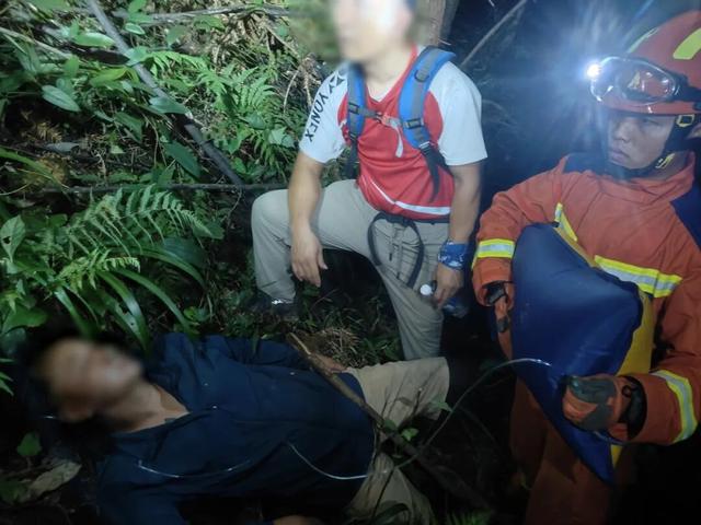 结伴登山被“刺客”追着咬！一成年男子倒地昏迷