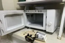 30秒差点把家烧了！这个东西，千万不能放进微波炉图片