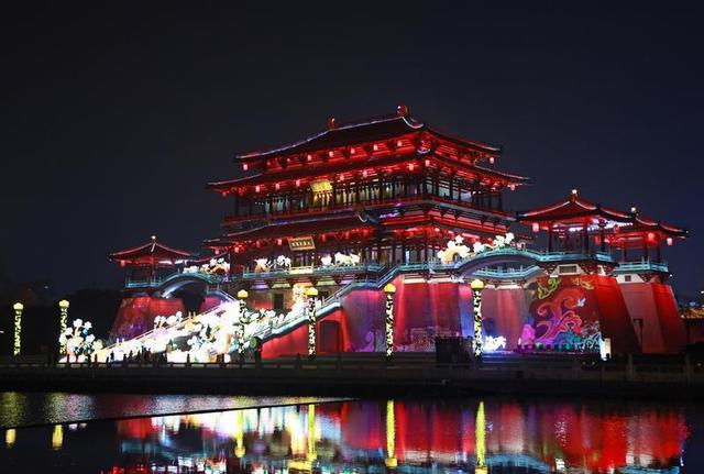 “长安灯会”流光溢彩