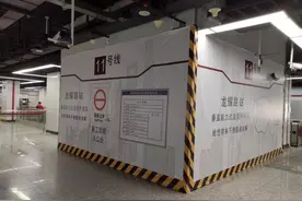11号线乘梯设备升级 “无感”改造减少乘客出行影响图片