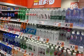 真低价还是假便宜？揭秘零食量贩店：品牌引流，白牌赚钱图片