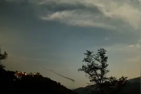 济南流星监控相机拍摄到不明物体坠落 工作人员： 暂不清楚是何物体图片