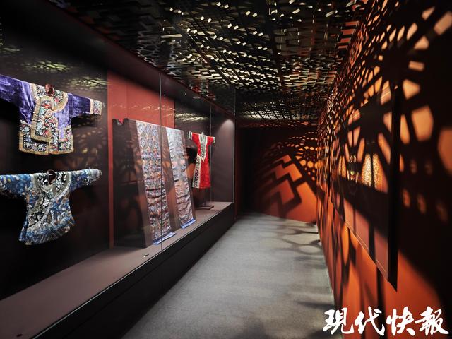 丝路上的两颗璀璨明珠！“苏韵江南与丝路哈密服饰文化展”在苏州开幕