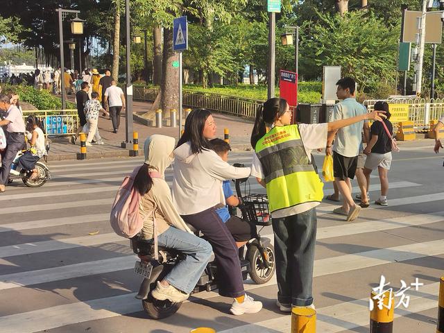 古城讲解、高铁守护……国庆中秋双节期间潮州“志愿红”太暖了！