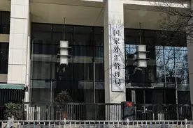 网友建议开放线上渠道查询银行卡境外提现额度，外汇局回应图片
