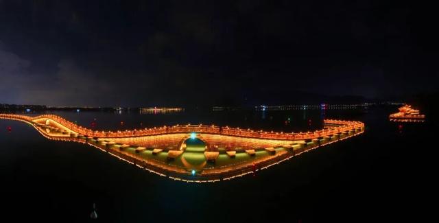 昆明滇池草海开合浮桥建成，等你来取名！
