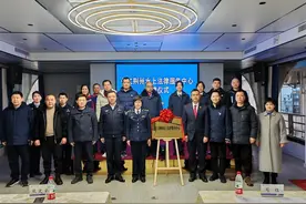 揭牌成立！一站式“水上法律服务”在长江荆州段实现图片