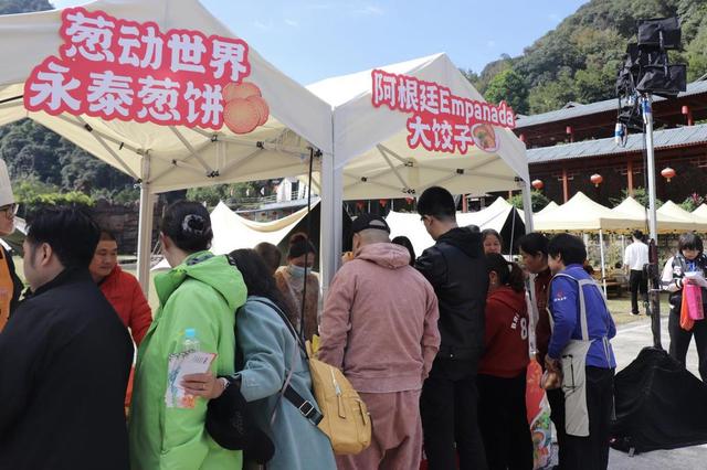 侨聚永泰 泉暖乡情——2025侨家乐·福建省华侨美食风情文化交流活动在永泰赤壁盛大启幕