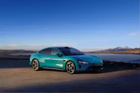 表哥聊车：这波“秀”价格真贵，车友花5000下订小米SU7，在朋友圈炫交款图，没想定单退不了图片