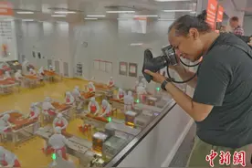 多国摄影师打卡“辣条之乡” 解锁湖南岳阳美食文化图片