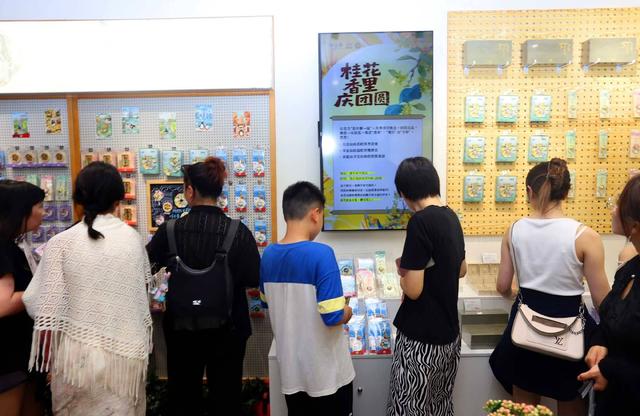 江苏苏州：文创产品为游客带来新潮的文化消费体验