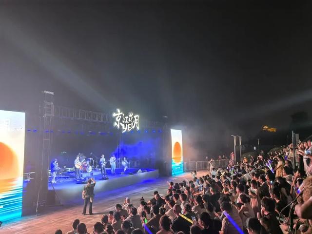 “京江花月ye”点燃镇江的夜空