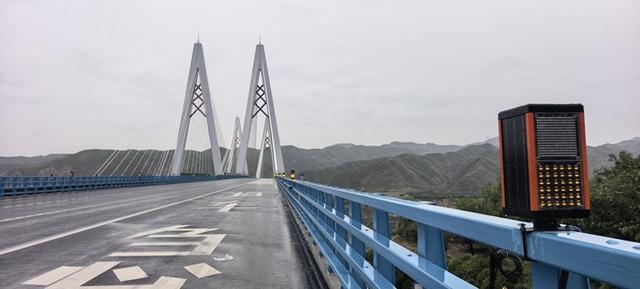 甘肃路桥自主研发的高速公路智慧路桩交通诱导系统在清傅项目成功落地实施
