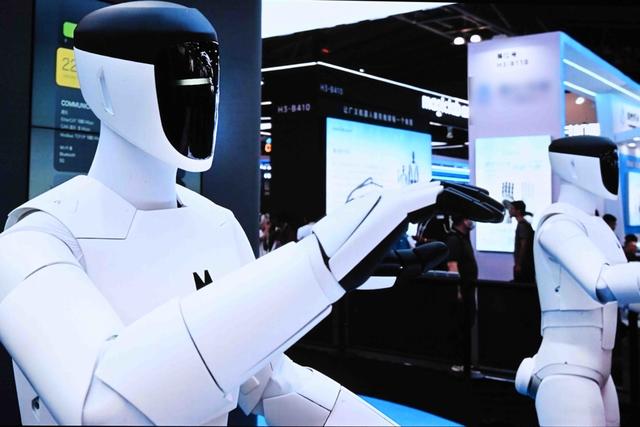 张海星：未来，机器人能像乐高积木一样，根据不同任务自由组合功能部件