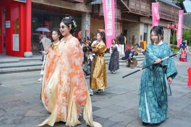 “状元的路”怎么走？青岩古镇一日精华打卡路线图