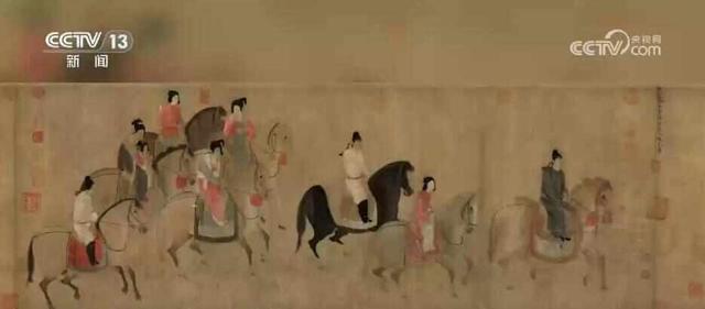 绾青丝着唐装、走进书中美景……传统文化生动“破圈”撬动消费澎湃活力