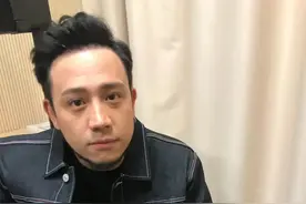 TVB男星张致恒自曝收入仅够糊口，已申请公屋，曾被网友偶遇在做管道工图片