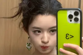 女演员戴230万耳环引热议，其父为公务员？知情人：辞去公职已8年图片