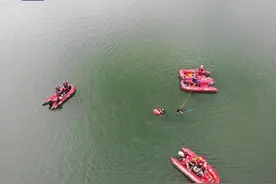 船划到水库中央时不慎侧翻，4人已无生命体征！图片