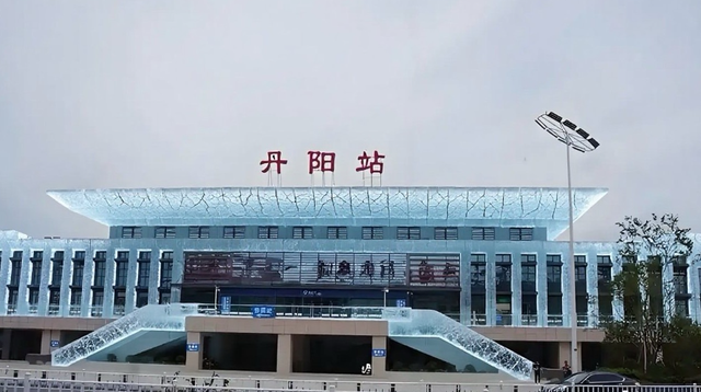 秒入“冰裂纹”清凉结界！丹阳地标竟自带降温特效？