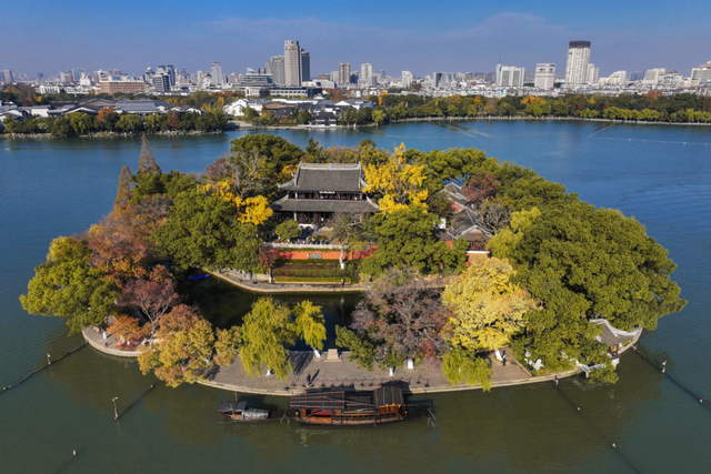 美翻了！南湖，正是红橙黄绿时